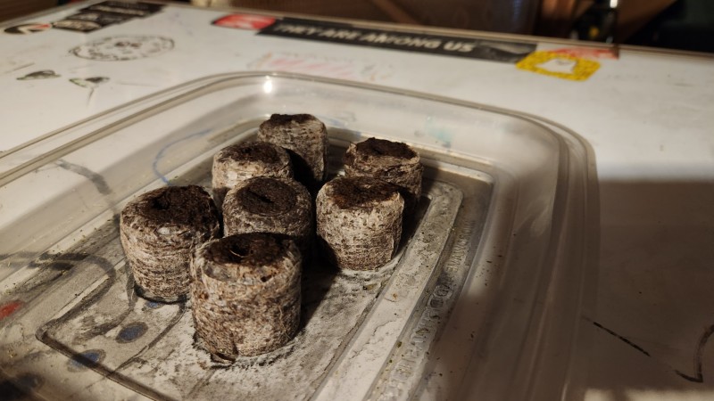 1679176980571423543402811580466