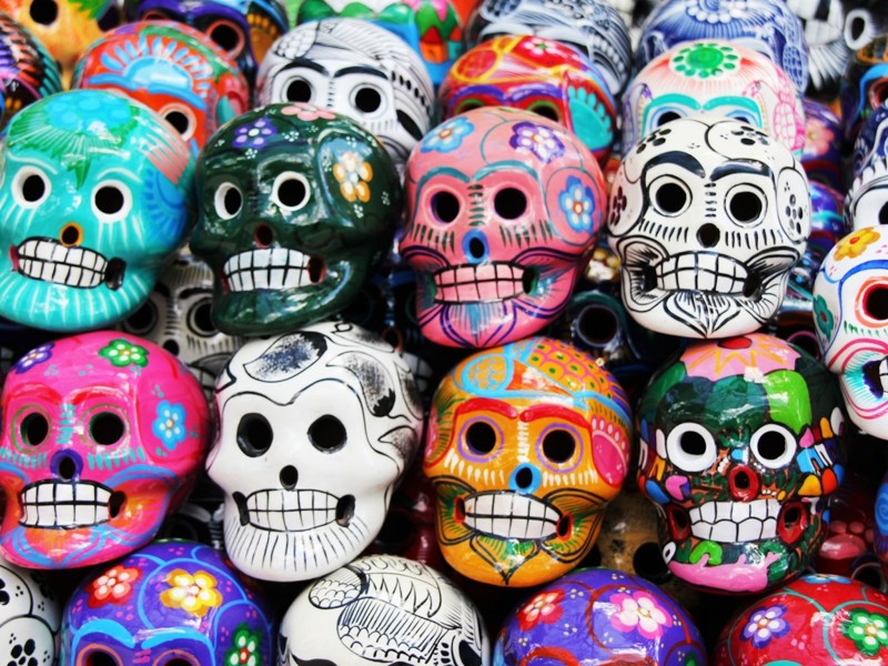 day-of-the-dead-plastic-skulls_4x3