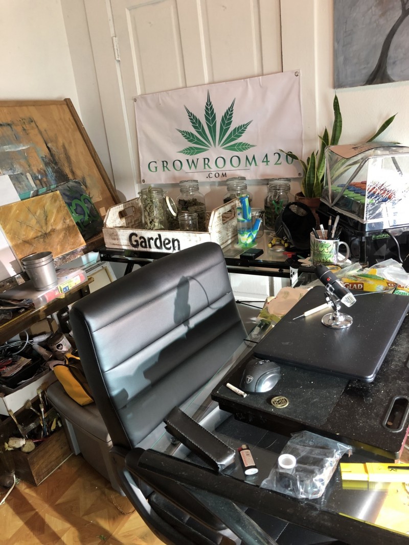 B8886EEF-FFF2-41A5-B450-70CDE85572C1